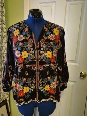 Johnny Was Cabo Floral Embroidered Button down Scalloped Edge Top Sz XS.(#1695A)